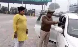 किन्नरों की गाड़ी रोकना इंस्पेक्टर को पड़ा भारी- हंगामा कर काटा बवाल किन्नरों की गाड़ी रोकना इंस्पेक्टर को पड़ा भारी- हंगामा कर काटा बवाल