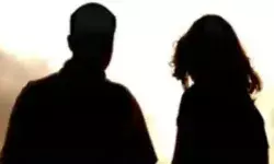 फेसबुक पर हुआ प्यार- शादी के 22 वर्ष बाद 3 बच्चों की मां घर से फरार फेसबुक पर हुआ प्यार- शादी के 22 वर्ष बाद 3 बच्चों की मां घर से फरार