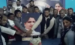 पार्टी मुखिया के जन्मदिन पर बीएसपी सांसद के हुए दर्शन पार्टी मुखिया के जन्मदिन पर बीएसपी सांसद के हुए दर्शन
