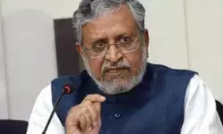 शिक्षा मंत्री के विरुद्ध जगह-जगह दर्ज हों मुकदमे, कॉलेज में घुसने न... शिक्षा मंत्री के विरुद्ध जगह-जगह दर्ज हों मुकदमे, कॉलेज में घुसने न...