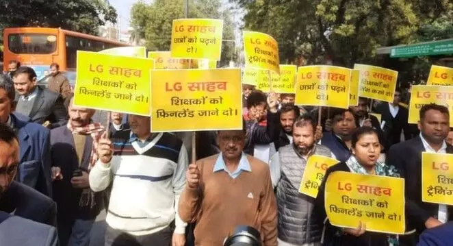 विधानसभा की कार्यवाही स्थगित- आप का एलजी के घर की तरफ मार्च विधानसभा की कार्यवाही स्थगित- आप का एलजी के घर की तरफ मार्च