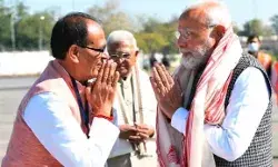 बदलाव की चर्चा की बही बयार तो सीएम हुए दरी बिछाने को तैयार बदलाव की चर्चा की बही बयार तो सीएम हुए दरी बिछाने को तैयार