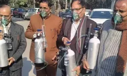 ऑक्सीजन सिलेंडर लेकर सदन में पहुंचे बीजेपी विधायक-स्पीकर ने बाहर.. ऑक्सीजन सिलेंडर लेकर सदन में पहुंचे बीजेपी विधायक-स्पीकर ने बाहर..