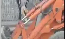 अतिक्रमण पर गरजते बाबा के बुलडोजर को देख कारोबारियों के उड़े होश अतिक्रमण पर गरजते बाबा के बुलडोजर को देख कारोबारियों के उड़े होश