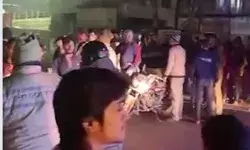 बाईक के विवाद में भिड़े दो समुदाय- 5 घंटे तक बवाल- डीएम एसएसपी फंसे बाईक के विवाद में भिड़े दो समुदाय- 5 घंटे तक बवाल- डीएम एसएसपी फंसे