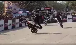 प्रमोशन के लिए बाइक स्टंट- जानलेवा स्टंटबाजी पर जुर्माना व एफआईआर प्रमोशन के लिए बाइक स्टंट- जानलेवा स्टंटबाजी पर जुर्माना व एफआईआर