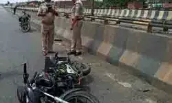पुलिया में गिरने से मोटरसाइकिल सवार युवकों की मौत- मचा कोहराम पुलिया में गिरने से मोटरसाइकिल सवार युवकों की मौत- मचा कोहराम