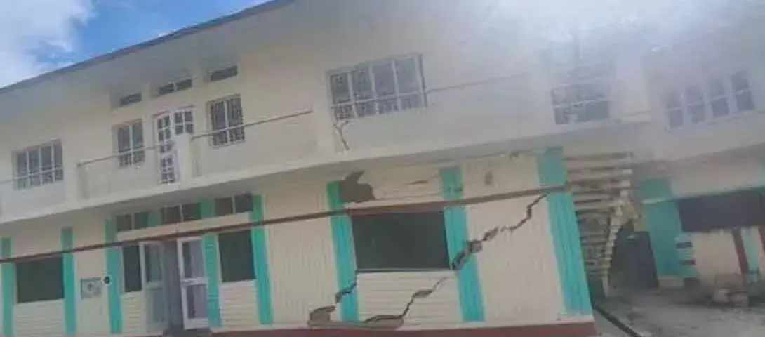 लोक निर्माण विभाग असुरक्षित, जिलाधिकारी ने भवन ध्वस्तीकरण के दिए आदेश