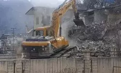 पीडब्ल्यूडी के गेस्ट हाउस पर दहाड़ा बुलडोजर दरखते भवनों से खौफ पीडब्ल्यूडी के गेस्ट हाउस पर दहाड़ा बुलडोजर दरखते भवनों से खौफ