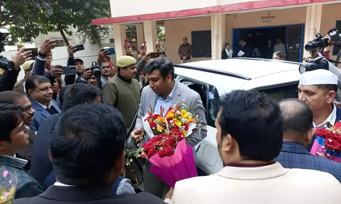 बोले डीएम- प्रत्येक व्यक्ति तक पहुंचाया जाएगा योजना का लाभ