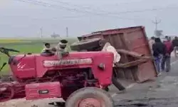 ट्रेक्टर-ट्राली पलटी, एक महिला की मौत, 20 से अधिक हुए घायल ट्रेक्टर-ट्राली पलटी, एक महिला की मौत, 20 से अधिक हुए घायल