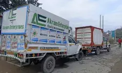 कागजों में बंद कमेले से निकली मीट से भरी 2 गाड़ियां पकड़ी कागजों में बंद कमेले से निकली मीट से भरी 2 गाड़ियां पकड़ी