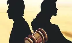 लव मैरिज के बाद पता चला पति 12वीं पास तो मांग लिया तुरंत तलाक लव मैरिज के बाद पता चला पति 12वीं पास तो मांग लिया तुरंत तलाक