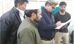 मस्जिद में नमाज पढ़ने जा रहे युवक को मारी गोली- हालत नाजुक मस्जिद में नमाज पढ़ने जा रहे युवक को मारी गोली- हालत नाजुक