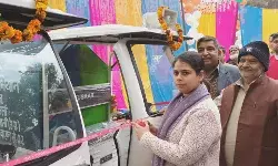 फीता काटकर कलेक्टर ने किया उद्घाटन- जनता के साथ की वार्ता