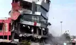 पेपर लीक मामला- गरजा बुलडोजर तो जमींदोज हुई कोचिंग बिल्डिंग पेपर लीक मामला- गरजा बुलडोजर तो जमींदोज हुई कोचिंग बिल्डिंग