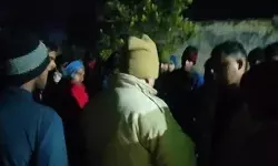 शराब पीते समय हुई तकरार- कुल्हाड़ी से प्रहार कर उतारा मौत के घाट शराब पीते समय हुई तकरार- कुल्हाड़ी से प्रहार कर उतारा मौत के घाट