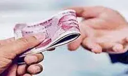 सात लाख की रिश्वत लेता इंस्पेक्टर अरेस्ट- पूर्व में हो चुका है निलंबित सात लाख की रिश्वत लेता इंस्पेक्टर अरेस्ट- पूर्व में हो चुका है निलंबित