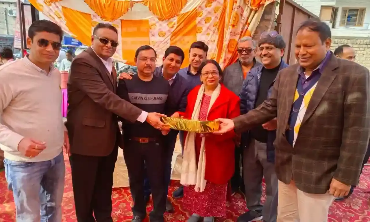 जानसठ रोड पर दिव्य रसोई में पांच रुपये में मिला भरपेट भोजन