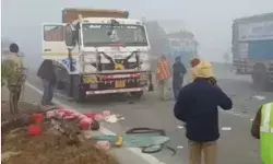 एक्सप्रेस वे पर कोहरे का कोहराम- आपस में टकराई कई गाड़ियां एक्सप्रेस वे पर कोहरे का कोहराम- आपस में टकराई कई गाड़ियां