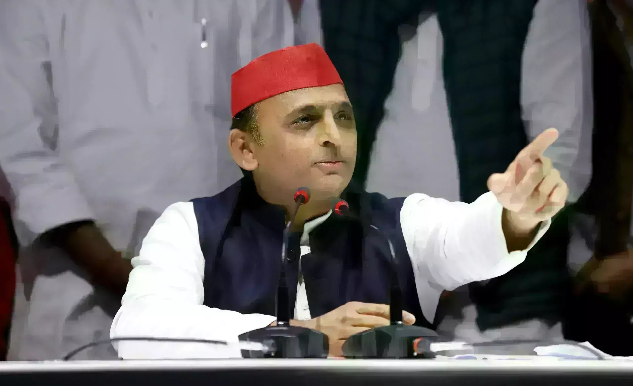 डिप्टी CM के ब्यान पर अखिलेश का पलटवार- न संगठन, न सरकार... डिप्टी CM के ब्यान पर अखिलेश का पलटवार- न संगठन, न सरकार...