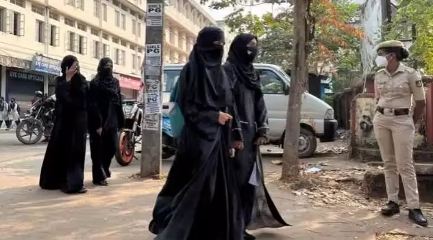 हिजाब पर प्रतिबंध- तुरंत सुनवाई को तैयार हुआ सुप्रीम कोर्ट