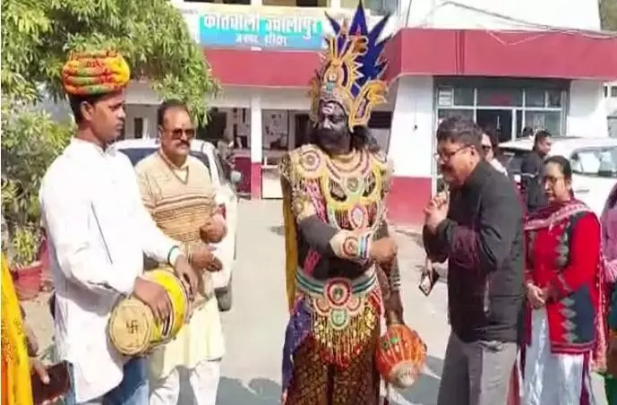चित्रगुप्त संग सड़क पर उतरे यमराज ने चाईनीज मांजे को बताया काल और.. चित्रगुप्त संग सड़क पर उतरे यमराज ने चाईनीज मांजे को बताया काल और..