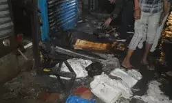 फ्लाईओवर के नीचे मार्केट में लगी आग- कई खोखे जलकर हुए राख