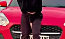 युवती ने सड़क पर कार खड़ी कर उछाली फ्लाइंग किस- अब इतना जुर्माना युवती ने सड़क पर कार खड़ी कर उछाली फ्लाइंग किस- अब इतना जुर्माना