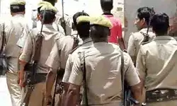 हथियार तस्कर को पकड़ने गई पुलिस पर हमला- भागकर बची जान हथियार तस्कर को पकड़ने गई पुलिस पर हमला- भागकर बची जान