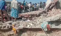 सिलेंडर में हुआ ब्लास्ट- एक किशोरी की मौत- तीन मकान जमींदोज सिलेंडर में हुआ ब्लास्ट- एक किशोरी की मौत- तीन मकान जमींदोज