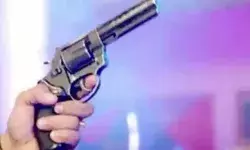 सगाई समारोह में हर्ष फायरिंग- पत्नी द्वारा चलाई गई गोली पति को लगी