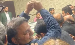 पूर्व मंत्री फवाद चौधरी गिरफ्तार- पूर्व पीएम की अरेस्टिंग की भी आशंका पूर्व मंत्री फवाद चौधरी गिरफ्तार- पूर्व पीएम की अरेस्टिंग की भी आशंका