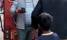 चालान करने पहुंची पुलिस को देख भड़के बीजेपी पार्षद- बोले कर दूंगा इलाज चालान करने पहुंची पुलिस को देख भड़के बीजेपी पार्षद- बोले कर दूंगा इलाज