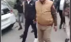 हुई पुलिस की घेराबंदी तो 25 हजारी सुशील ने कोर्ट में कर दिया सरेंडर हुई पुलिस की घेराबंदी तो 25 हजारी सुशील ने कोर्ट में कर दिया सरेंडर