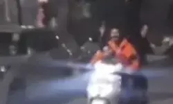 स्कूटी पर जानलेवा स्टंट-सवार हुए 5 लड़के- बनाई वीडियो- लिखा धूम-4 स्कूटी पर जानलेवा स्टंट-सवार हुए 5 लड़के- बनाई वीडियो- लिखा धूम-4