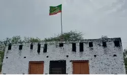 गणतंत्र दिवस पर मदरसे में फहराया इस्लामिक झंडा- 2 हिरासत में गणतंत्र दिवस पर मदरसे में फहराया इस्लामिक झंडा- 2 हिरासत में