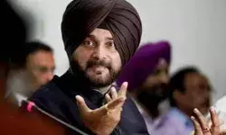 पूर्वमंत्री की पत्नी ने सिद्धू को बताया खूंखार जानवर- बोली रहे उनसे दूर पूर्वमंत्री की पत्नी ने सिद्धू को बताया खूंखार जानवर- बोली रहे उनसे दूर