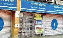 बैंक बंद होने से कैसे होगा लेनदेन- इतने दिन लटके रहेंगे ताले बैंक बंद होने से कैसे होगा लेनदेन- इतने दिन लटके रहेंगे ताले