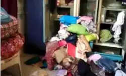 दिन निकलते ही शटरिंग कारोबारी के घर लूट- परिवार को बनाया बंधक दिन निकलते ही शटरिंग कारोबारी के घर लूट- परिवार को बनाया बंधक