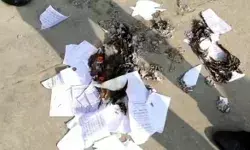 मौर्य के समर्थन में उतरी ओबीसी महासभा ने जलाई रामचरितमानस की प्रतियां मौर्य के समर्थन में उतरी ओबीसी महासभा ने जलाई रामचरितमानस की प्रतियां