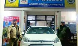 पुलिस के हाथ लगी लूटी कार- मगर लुटेरे गच्चा देकर हुए फरार