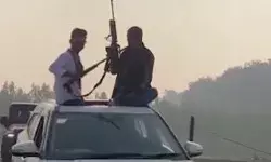 बीजेपी के झंडे लगी गाड़ियों पर लहराए हथियार- फौजी समेत 2 अरेस्ट बीजेपी के झंडे लगी गाड़ियों पर लहराए हथियार- फौजी समेत 2 अरेस्ट