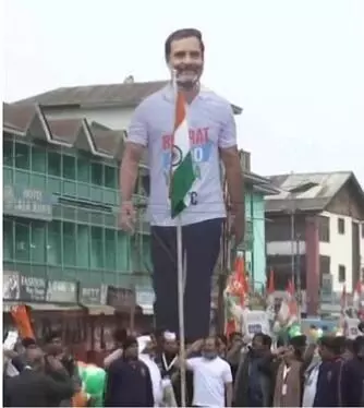 राहुल के ध्वजारोहण को केंद्रीय मंत्री ने बताया ध्वज संहिता का अपमान