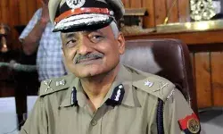 रामचरितमानस विवाद में नया मोड़- पूर्व डीजीपी ने मारी एंट्री बोले... रामचरितमानस विवाद में नया मोड़- पूर्व डीजीपी ने मारी एंट्री बोले...