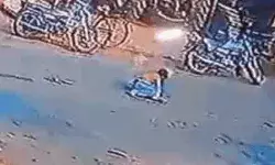 22 टायरा ट्रक के नीचे आये बालक ने ऐसे दी मौत को मात 22 टायरा ट्रक के नीचे आये बालक ने ऐसे दी मौत को मात