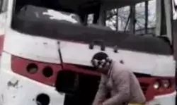 डिवाइडर पर चढी यात्रियों से भरी बस- शीशे तोड़कर निकालें लोग-अनेक घायल डिवाइडर पर चढी यात्रियों से भरी बस- शीशे तोड़कर निकालें लोग-अनेक घायल