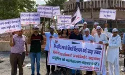 किसानो को मुफ्त बिजली न देने पर आप कार्यकर्ताओं ने किया प्रदर्शन किसानो को मुफ्त बिजली न देने पर आप कार्यकर्ताओं ने किया प्रदर्शन