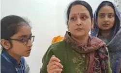 दिनदहाड़े बाप बेटे को बंधक बनाकर लूट- सीसीटीवी में कैद हुए बदमाश दिनदहाड़े बाप बेटे को बंधक बनाकर लूट- सीसीटीवी में कैद हुए बदमाश