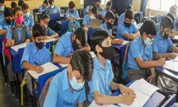 बच्चों को 2 जोड़ी यूनिफॉर्म तक नहीं दे पाने वाली सरकार कुछ तो करे शर्म बच्चों को 2 जोड़ी यूनिफॉर्म तक नहीं दे पाने वाली सरकार कुछ तो करे शर्म